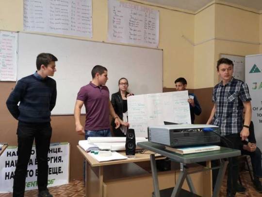  Български ученици създадоха проект за независим енергиен кооператив